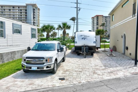 Land in Jensen Beach, Florida № 1230009 - photo 1