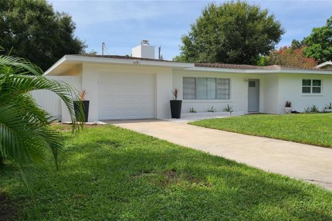 Villa ou maison à louer à Sarasota, Floride: 2 chambres, 139.35 m2 № 1356500 - photo 1