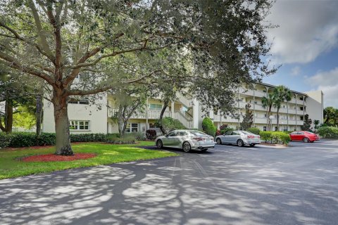 Copropriété à vendre à Coconut Creek, Floride: 2 chambres, 118.45 m2 № 970219 - photo 1