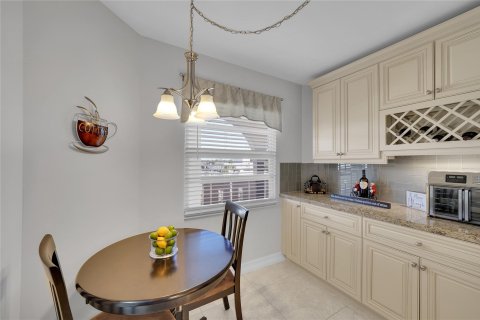 Condo in Coconut Creek, Florida, 2 bedrooms  № 970219 - photo 28