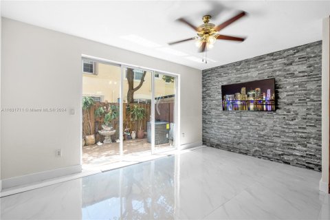 Adosado en venta en Cutler Bay, Florida, 3 dormitorios, 123.1 m2 № 1292448 - foto 13