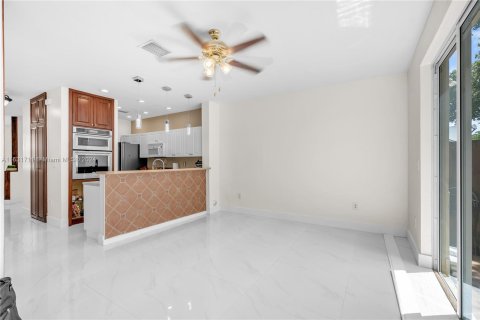 Adosado en venta en Cutler Bay, Florida, 3 dormitorios, 123.1 m2 № 1292448 - foto 11