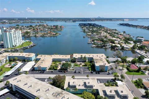 Copropriété à vendre à Saint Pete Beach, Floride: 2 chambres, 96.62 m2 № 1376711 - photo 1