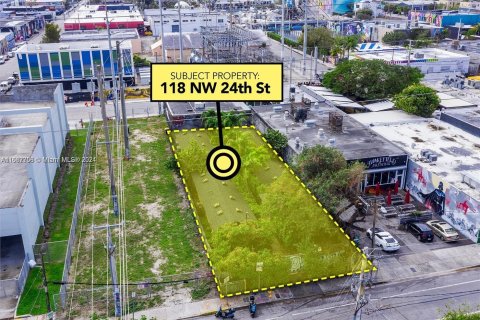 Commercial property in Miami, Florida № 1428536 - photo 2