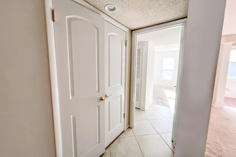 Condo in Stuart, Florida, 2 bedrooms  № 746257 - photo 16