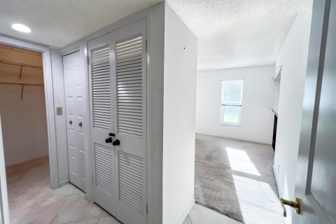 Condo in Stuart, Florida, 2 bedrooms  № 746257 - photo 15