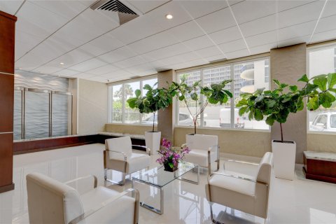 Condo in Fort Lauderdale, Florida, 2 bedrooms  № 1216352 - photo 11