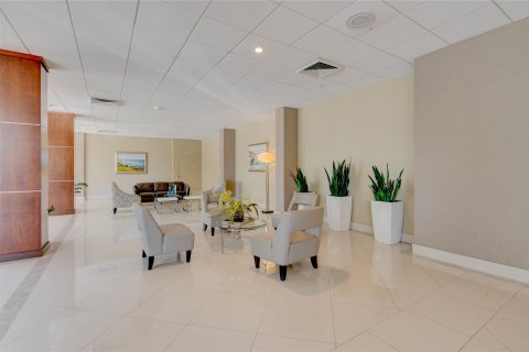 Copropriété à vendre à Fort Lauderdale, Floride: 2 chambres, 125.42 m2 № 1216352 - photo 12