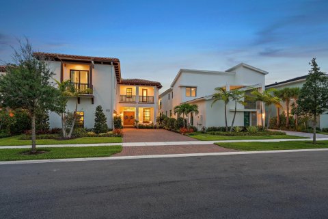 House in Palm Beach Gardens, Florida 5 bedrooms, 464.42 sq.m. № 1216255 - photo 13