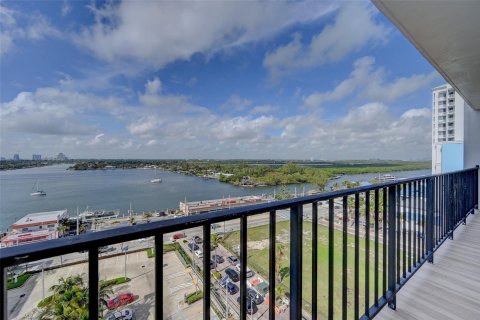 Copropriété à vendre à Hollywood, Floride: 2 chambres, 109.62 m2 № 952503 - photo 13