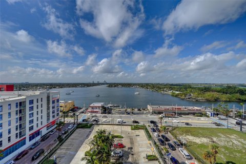 Copropriété à vendre à Hollywood, Floride: 2 chambres, 109.62 m2 № 952503 - photo 8