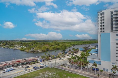 Condo in Hollywood, Florida, 2 bedrooms  № 952503 - photo 15