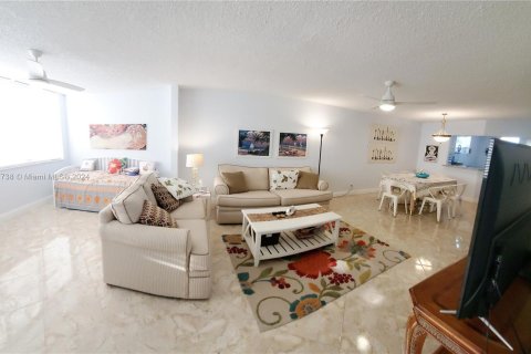 Copropriété à vendre à Sunrise, Floride: 2 chambres, 136.57 m2 № 1385620 - photo 15