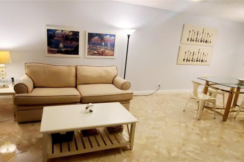 Condo in Sunrise, Florida, 2 bedrooms  № 1385620 - photo 30