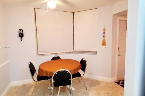 Condo in Sunrise, Florida, 2 bedrooms  № 1385620 - photo 9