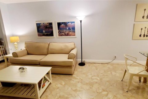 Condo in Sunrise, Florida, 2 bedrooms  № 1385620 - photo 21