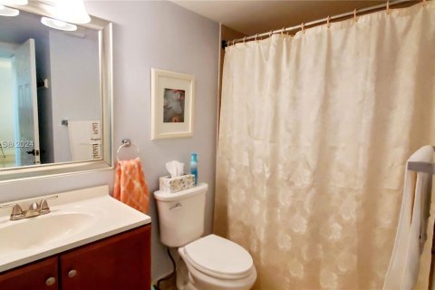 Condo in Sunrise, Florida, 2 bedrooms  № 1385620 - photo 16