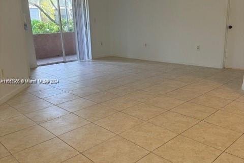 Condo in Doral, Florida, 2 bedrooms  № 1385622 - photo 10