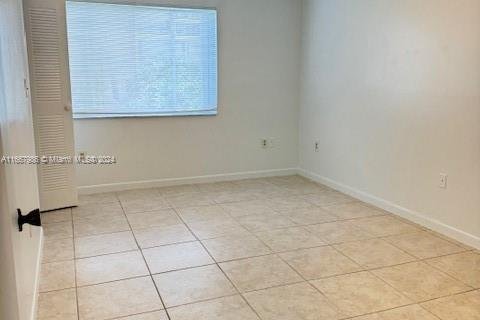 Condo in Doral, Florida, 2 bedrooms  № 1385622 - photo 22