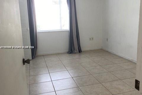 Condo in Doral, Florida, 2 bedrooms  № 1385622 - photo 15