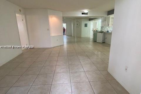 Condo in Doral, Florida, 2 bedrooms  № 1385622 - photo 13