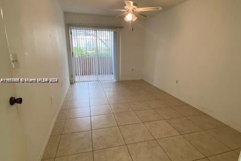 Condo in Doral, Florida, 2 bedrooms  № 1385622 - photo 4