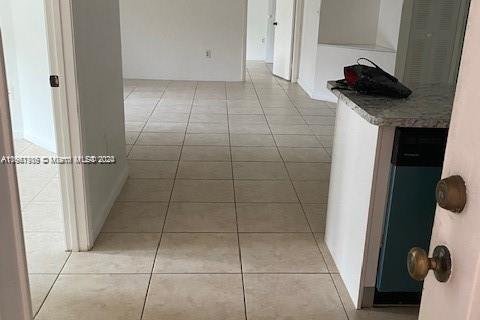 Condo in Doral, Florida, 2 bedrooms  № 1385622 - photo 19