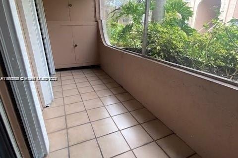 Condo in Doral, Florida, 2 bedrooms  № 1385622 - photo 16