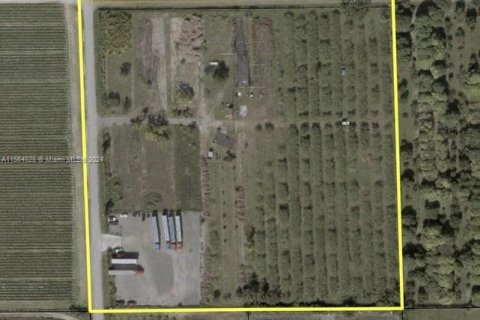 Commercial property in Homestead, Florida № 1099438 - photo 1