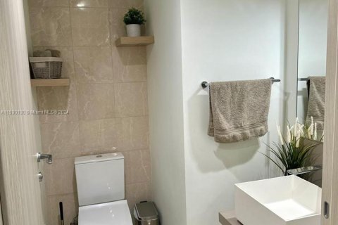 Condo in Miami, Florida, 1 bedroom  № 1179904 - photo 27