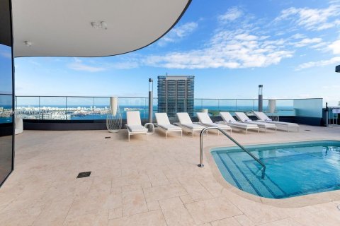 Condo in Miami, Florida, 1 bedroom  № 1179904 - photo 4