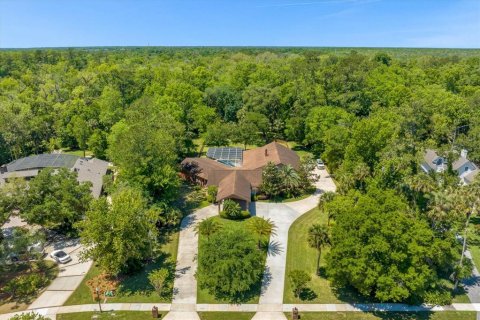 House in Longwood, Florida 5 bedrooms, 435.53 sq.m. № 1344515 - photo 1