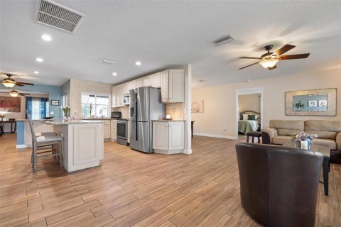 Villa ou maison à vendre à Bradenton, Floride: 4 chambres, 201.41 m2 № 1344513 - photo 6