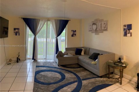 Condo in Miami, Florida, 2 bedrooms  № 1406308 - photo 7