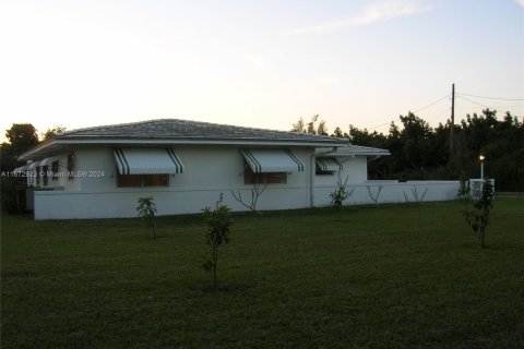 Casa en alquiler en Homestead, Florida, 3 dormitorios, 267.74 m2 № 1395123 - foto 10