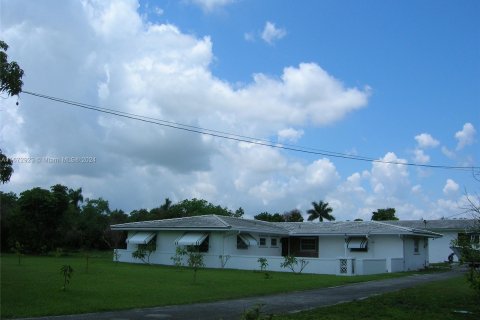 Casa en alquiler en Homestead, Florida, 3 dormitorios, 267.74 m2 № 1395123 - foto 1