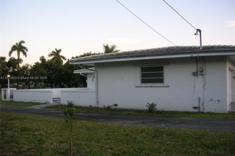 Casa en alquiler en Homestead, Florida, 3 dormitorios, 267.74 m2 № 1395123 - foto 18