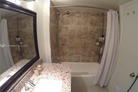 Condo in Aventura, Florida, 2 bedrooms  № 1395166 - photo 18