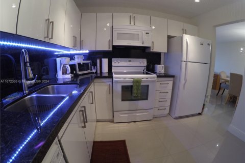 Condominio en venta en Aventura, Florida, 2 dormitorios, 102.56 m2 № 1395166 - foto 12