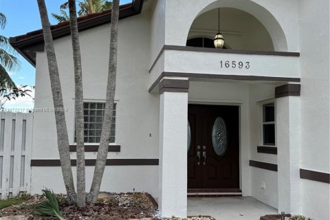 Casa en alquiler en Pembroke Pines, Florida, 3 dormitorios, 187.38 m2 № 1395124 - foto 1