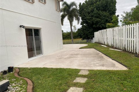 Casa en alquiler en Pembroke Pines, Florida, 3 dormitorios, 187.38 m2 № 1395124 - foto 3