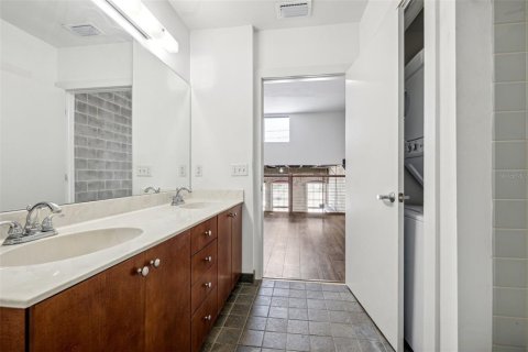 Condo in Tampa, Florida, 1 bedroom  № 1334209 - photo 27