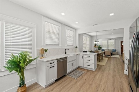 Casa en venta en Tampa, Florida, 4 dormitorios, 152.45 m2 № 1267046 - foto 14