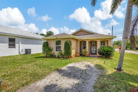 House in Jupiter, Florida 3 bedrooms, 119.29 sq.m. № 1128936 - photo 1