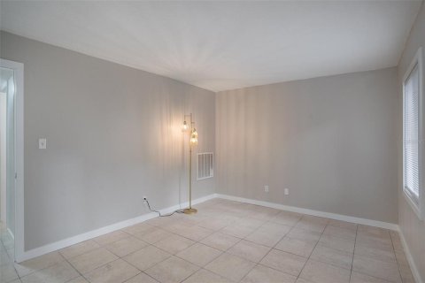 Copropriété à vendre à Tampa, Floride: 2 chambres, 100.8 m2 № 1383324 - photo 17