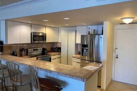 Condo in Hollywood, Florida, 2 bedrooms  № 711153 - photo 9