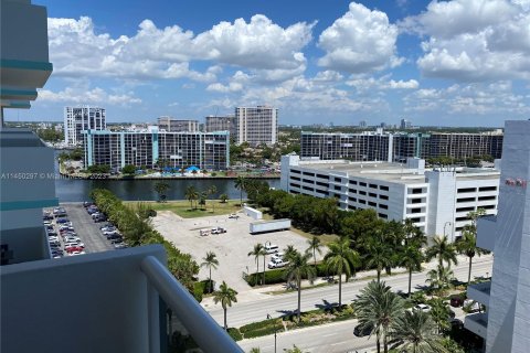 Copropriété à vendre à Hollywood, Floride: 2 chambres, 78.69 m2 № 711153 - photo 1