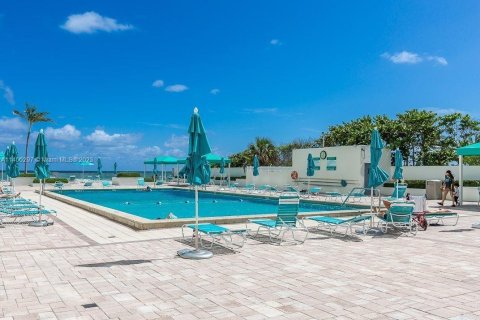 Copropriété à vendre à Hollywood, Floride: 2 chambres, 78.69 m2 № 711153 - photo 24