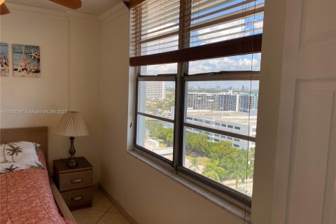 Condo in Hollywood, Florida, 2 bedrooms  № 711153 - photo 5