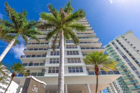 Copropriété à vendre à Hollywood, Floride: 2 chambres, 78.69 m2 № 711153 - photo 21